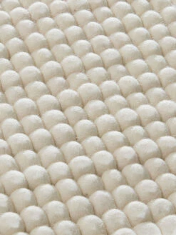 Sitzauflage, White -Heimtextildekoration Sannerud Filzkugel Sitzkissen weiss White 40x40 lup